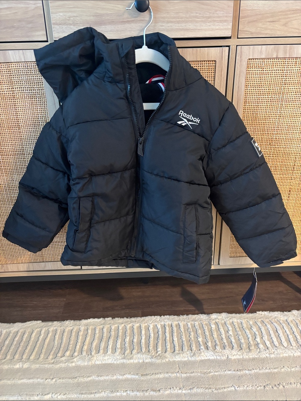 Reebok Boys Puffer Zip Hooded Jacket Black & Red size 5/6 NWT